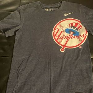 New York Yankees shirt